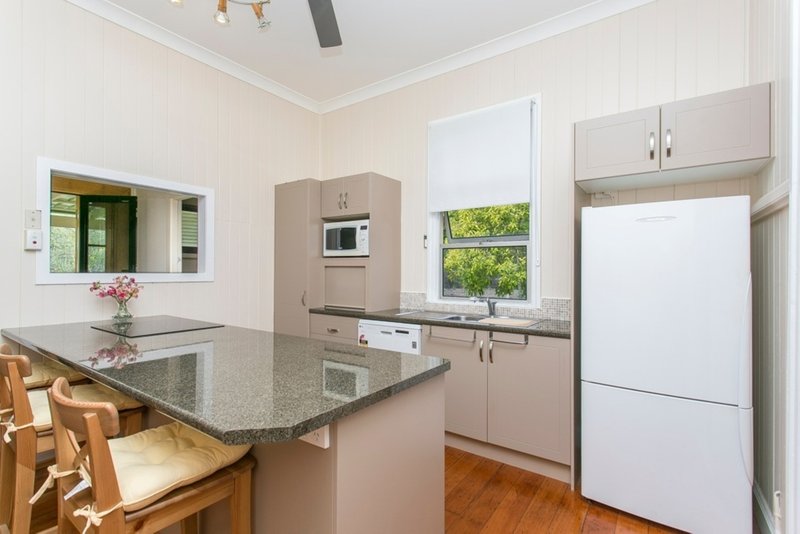 Photo - 1 Cottenham Street, Fairfield QLD 4103 - Image 3