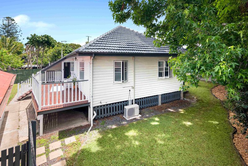 Photo - 1 Cranston Street, Wynnum West QLD 4178 - Image 2