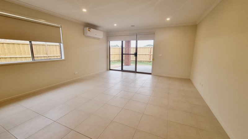 Photo - 1 Crathes Street, Wyndham Vale VIC 3024 - Image 5