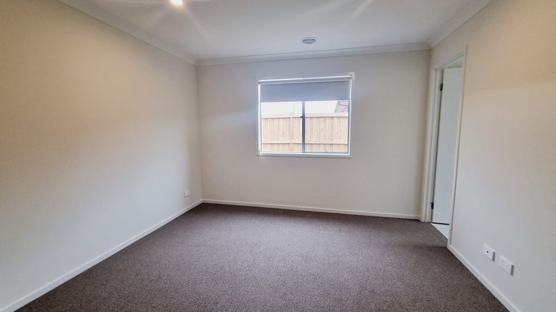 Photo - 1 Crathes Street, Wyndham Vale VIC 3024 - Image 7