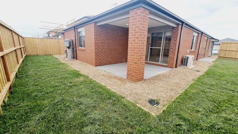 Photo - 1 Crathes Street, Wyndham Vale VIC 3024 - Image 13