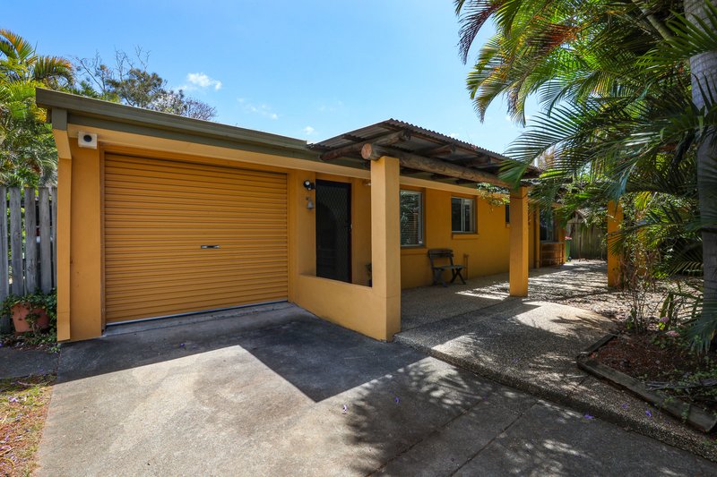 Photo - 1 Crest View Key, Broadbeach Waters QLD 4218 - Image 2