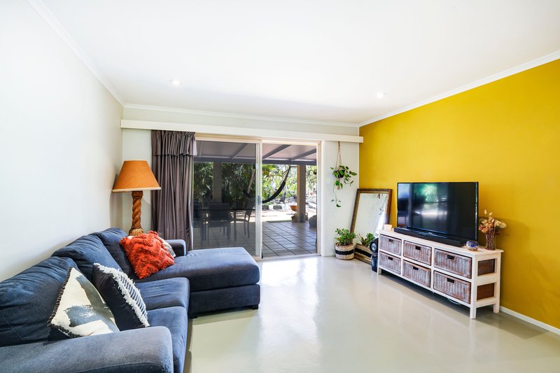 Photo - 1 Crest View Key, Broadbeach Waters QLD 4218 - Image 4