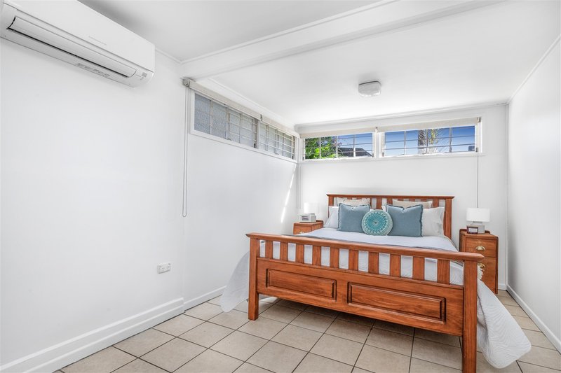 Photo - 1 Crichton Street, Yeerongpilly QLD 4105 - Image 17