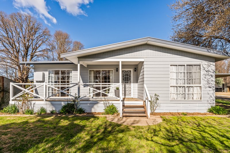 1 Cullavin St , Gunning NSW 2581