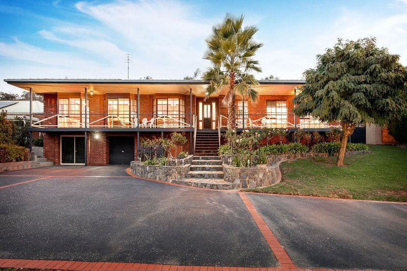 Photo - 1 Curtin Court, Wodonga VIC 3690 - Image 3