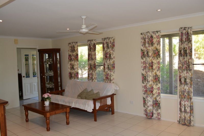 Photo - 1 Daydream Court, Cannonvale QLD 4802 - Image 16