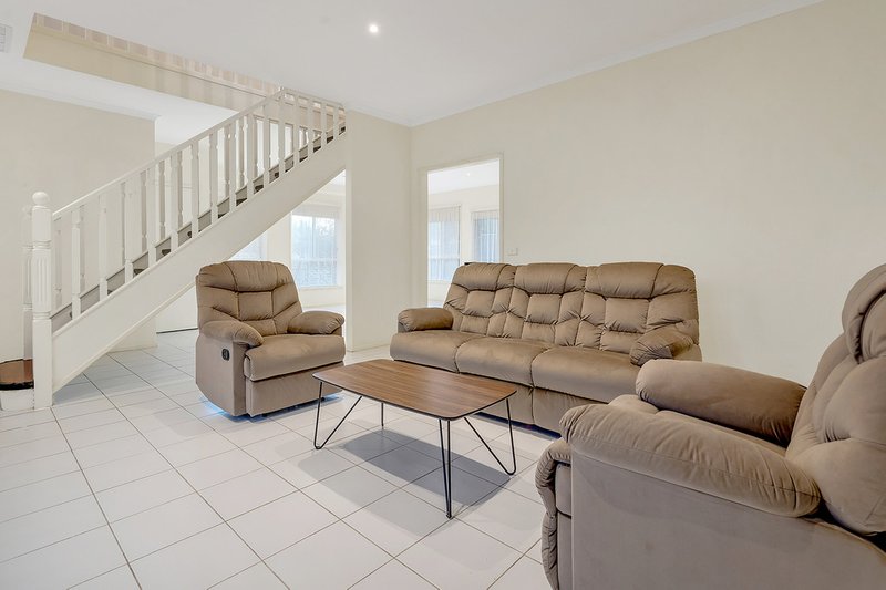 Photo - 1 De Garis Lane, Roxburgh Park VIC 3064 - Image 4