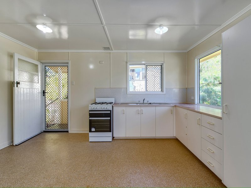 Photo - 1 Deerdale Street, Stafford Heights QLD 4053 - Image 5