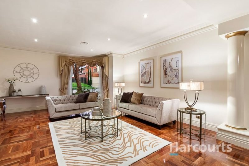 Photo - 1 Deirdre Street, Glen Waverley VIC 3150 - Image 3