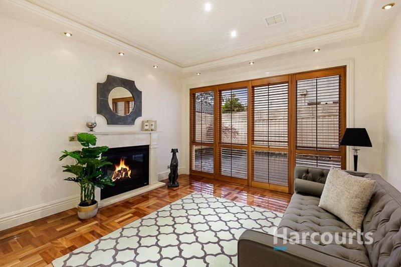 Photo - 1 Deirdre Street, Glen Waverley VIC 3150 - Image 8