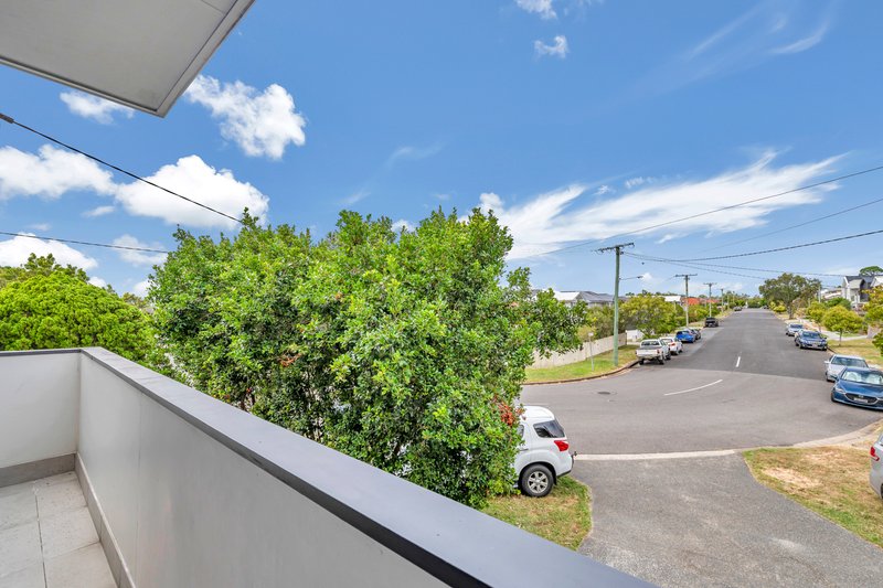 Photo - 1 Delsie Street, Cannon Hill QLD 4170 - Image 10