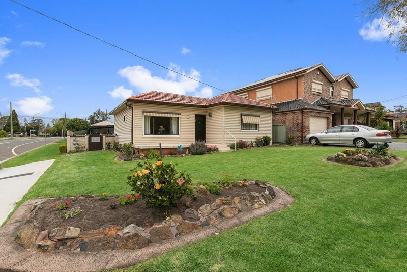 1 Doris Street, Picnic Point NSW 2213