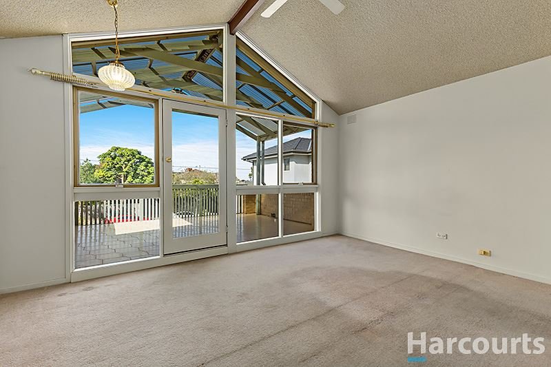 Photo - 1 Dubbo Court, Glen Waverley VIC 3150 - Image 4