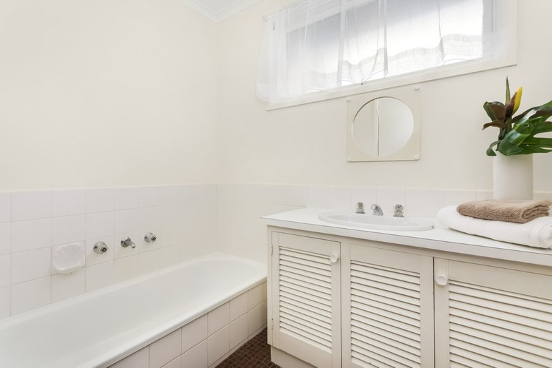 Photo - 1 Earlwood Drive, Wheelers Hill VIC 3150 - Image 7