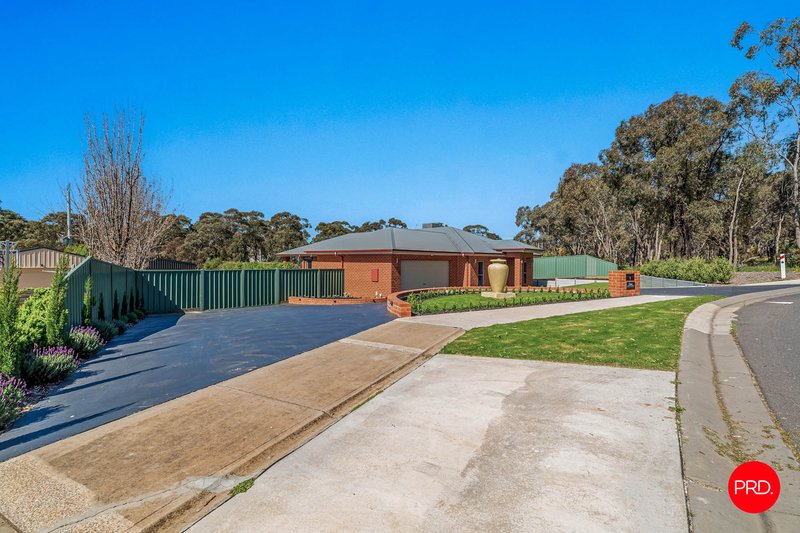Photo - 1 Edmarna Way, Maiden Gully VIC 3551 - Image 2