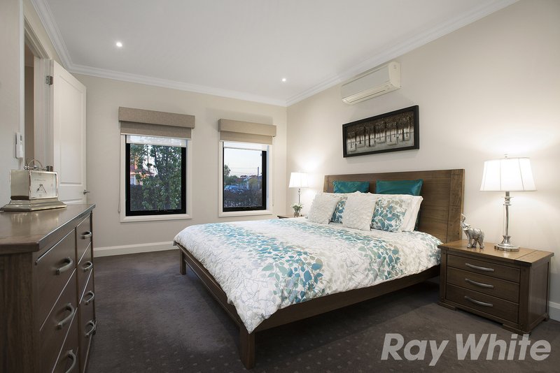 Photo - 1 Eila Close, Cheltenham VIC 3192 - Image 6