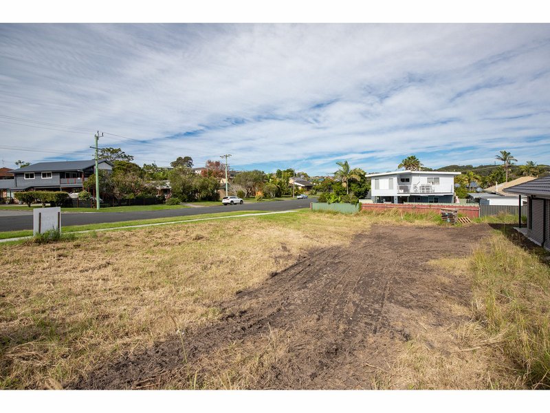 Photo - 1 Elluisa Close, Forster NSW 2428 - Image 4