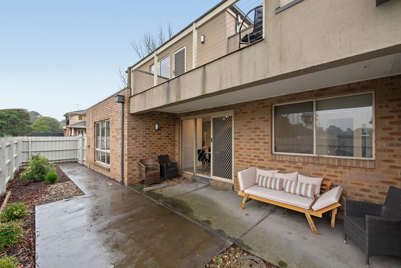 Photo - 1 Emerson Street, Glen Waverley VIC 3150 - Image 6