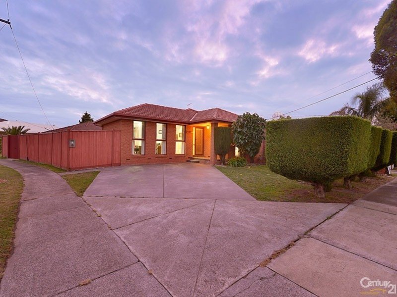 1 Enngonia Crescent, Clayton South VIC 3169