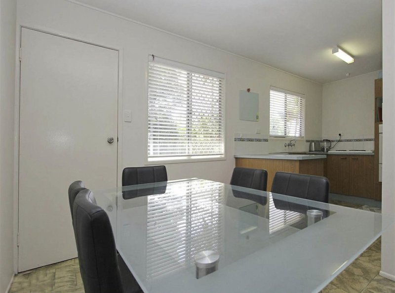 Photo - 1 Evelyn Street, Kallangur QLD 4503 - Image 4