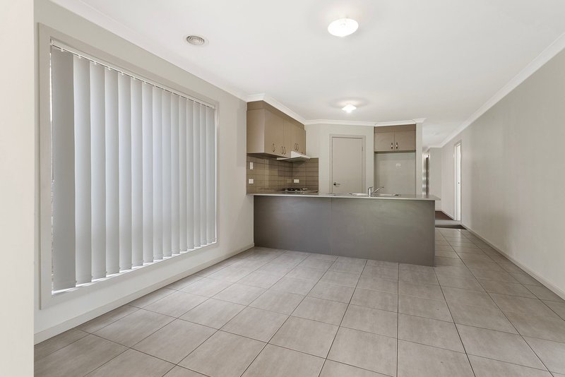 Photo - 1 Farm Court, Bacchus Marsh VIC 3340 - Image 3