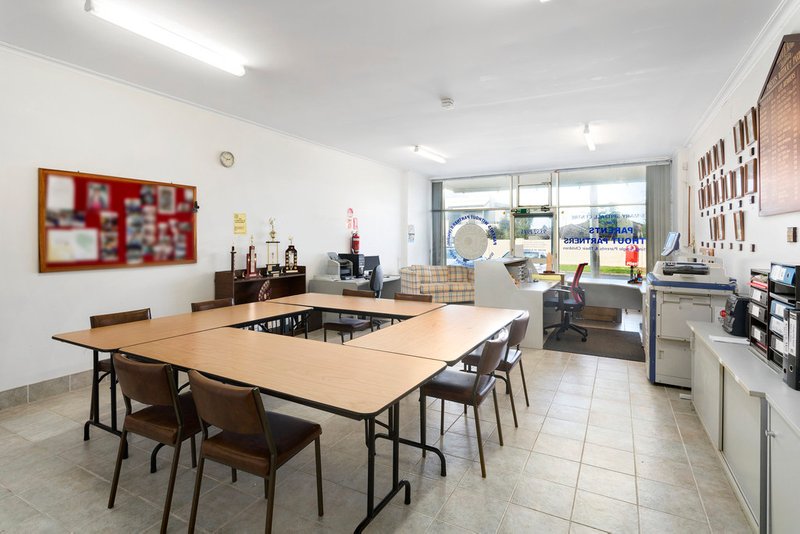 Photo - 1 Feathertop Avenue, Templestowe Lower VIC 3107 - Image 2