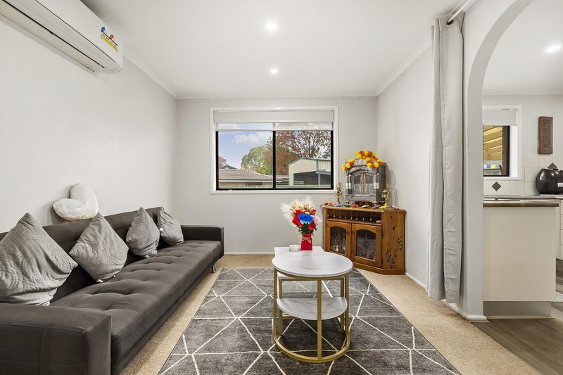 Photo - 1 Fernie Place, Monash ACT 2904 - Image 4