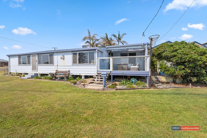 Photo - 1 First Ave , Arrawarra Headland NSW 2456 - Image 3