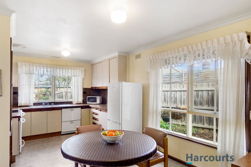 Photo - 1 Folkestone Road, Glen Waverley VIC 3150 - Image 4