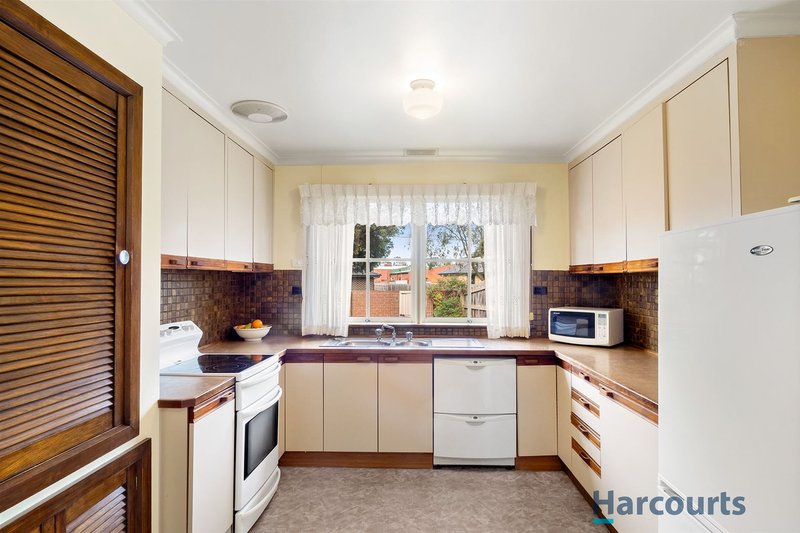 Photo - 1 Folkestone Road, Glen Waverley VIC 3150 - Image 5