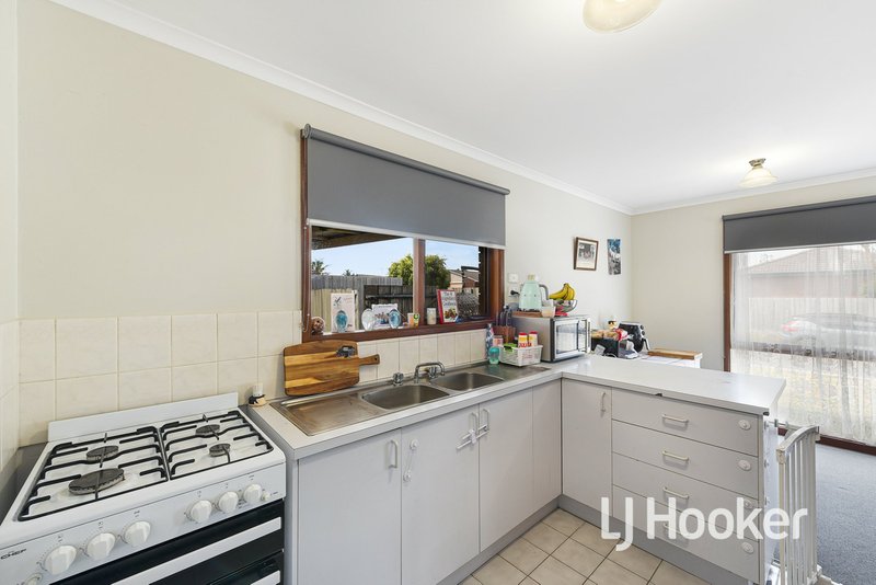 Photo - 1 Fosters Court, Cranbourne North VIC 3977 - Image 5