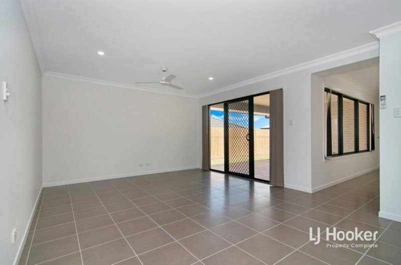 Photo - 1 Foxx Court, Yarrabilba QLD 4207 - Image 4