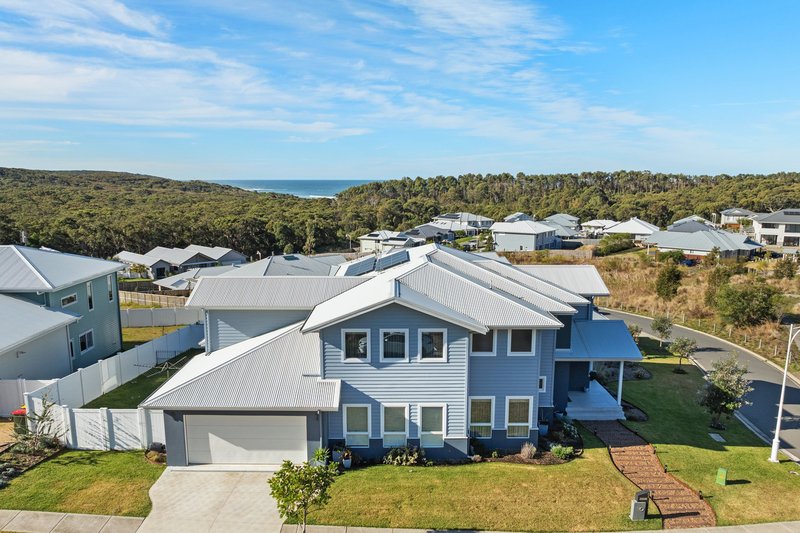 Photo - 1 Frangipani Avenue, Catherine Hill Bay NSW 2281 - Image 2