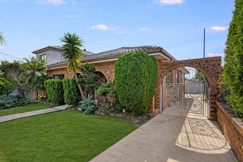 Photo - 1 Fricourt Avenue, Earlwood NSW 2206 - Image 3