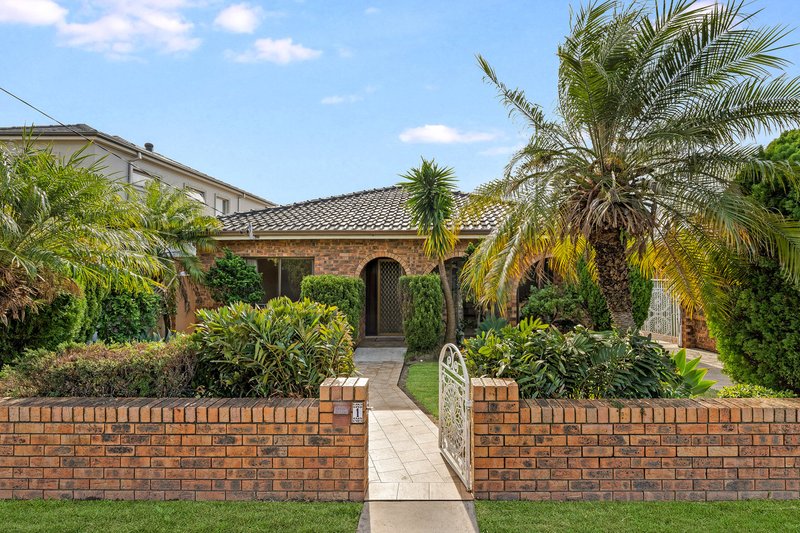 Photo - 1 Fricourt Avenue, Earlwood NSW 2206 - Image 15