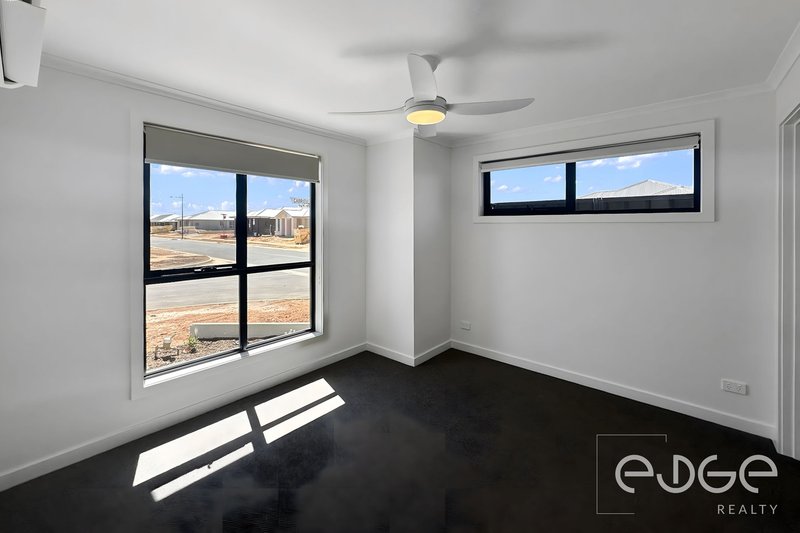 Photo - 1 Gabriella Street, Munno Para Downs SA 5115 - Image 5