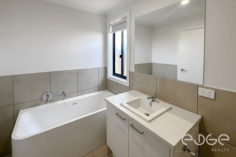 Photo - 1 Gabriella Street, Munno Para Downs SA 5115 - Image 11