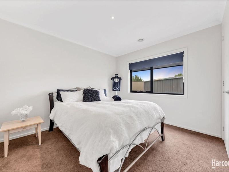 Photo - 1 Galli Court, Hillside VIC 3037 - Image 12