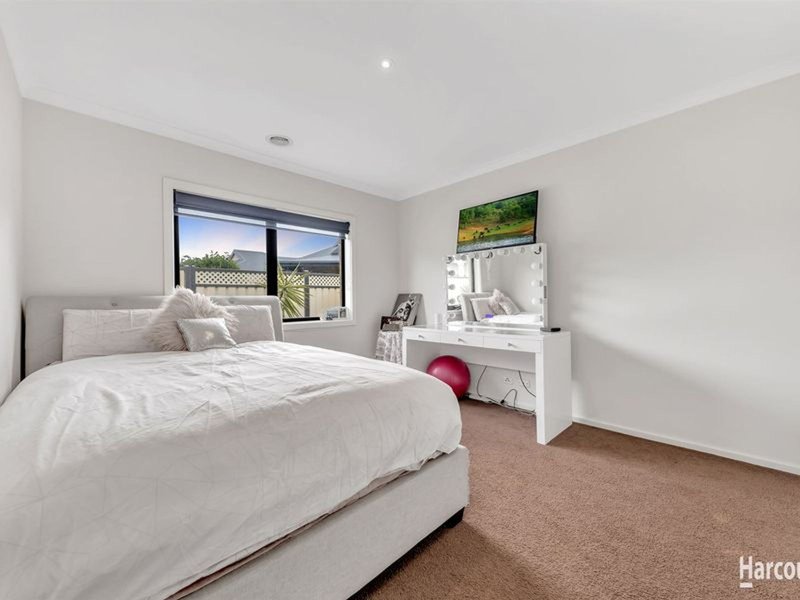 Photo - 1 Galli Court, Hillside VIC 3037 - Image 14