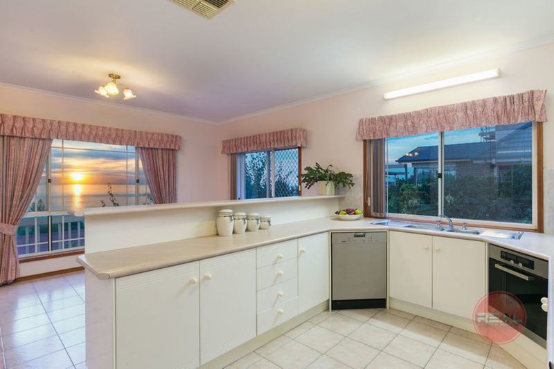 Photo - 1 Gannet Ct , Hallett Cove SA 5158 - Image 9