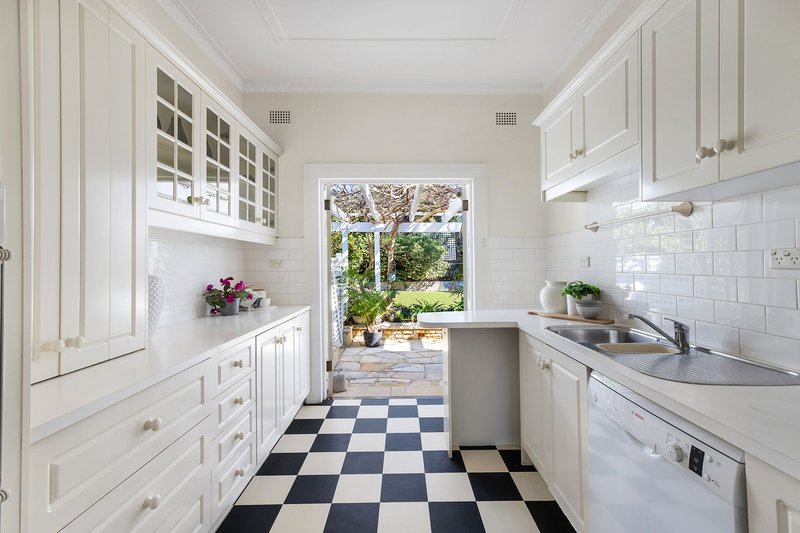 Photo - 1 Garnet Crescent, Killara NSW 2071 - Image 3