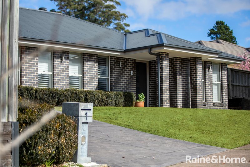 1 Garran Avenue, Renwick NSW 2575