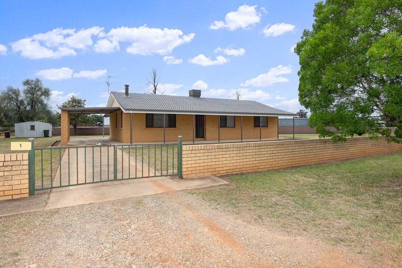 1 Giles Street, Temora NSW 2666