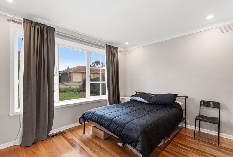 Photo - 1 Glenda Street, Doncaster VIC 3108 - Image 5