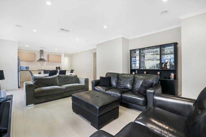 Photo - 1 Glenfern Street, Keysborough VIC 3173 - Image 3