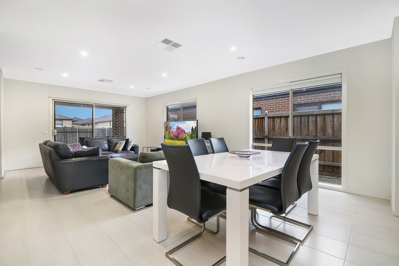 Photo - 1 Glenfern Street, Keysborough VIC 3173 - Image 4