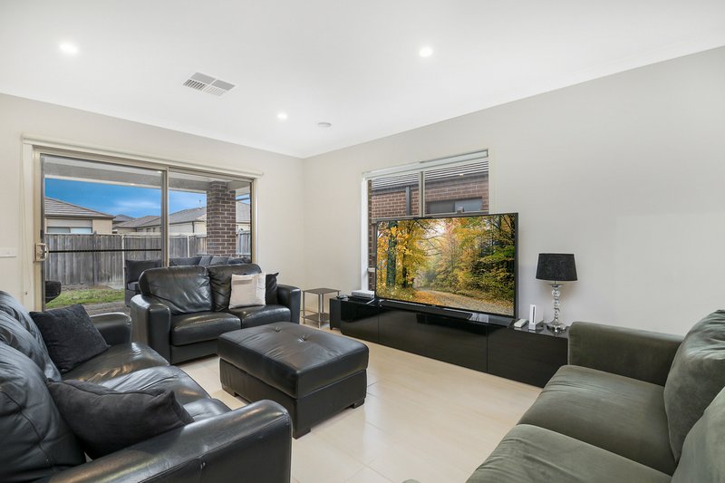 Photo - 1 Glenfern Street, Keysborough VIC 3173 - Image 5