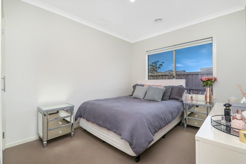 Photo - 1 Glenfern Street, Keysborough VIC 3173 - Image 8