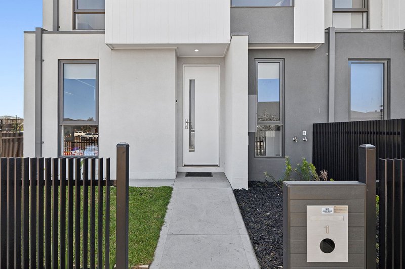 Photo - 1 Glenrothes Street, Strathtulloh VIC 3338 - Image 2